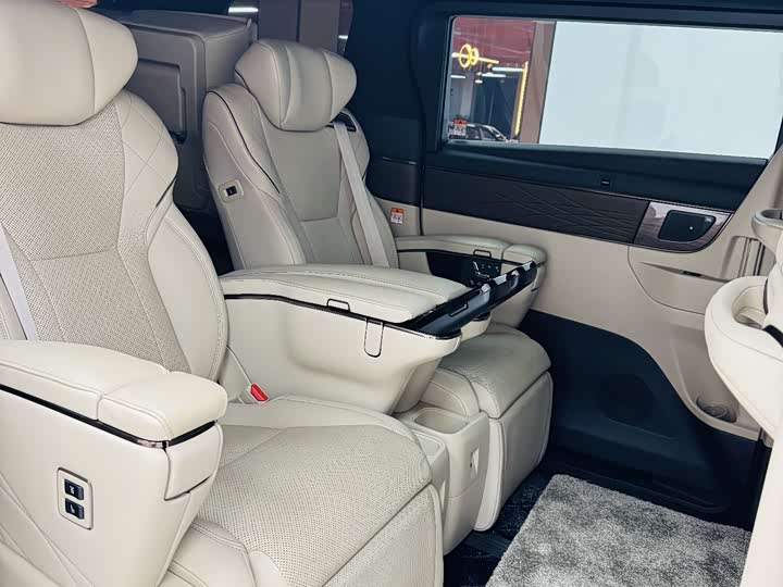 Toyota Alphard 2024 2024款 双擎 2.5L 臻享版