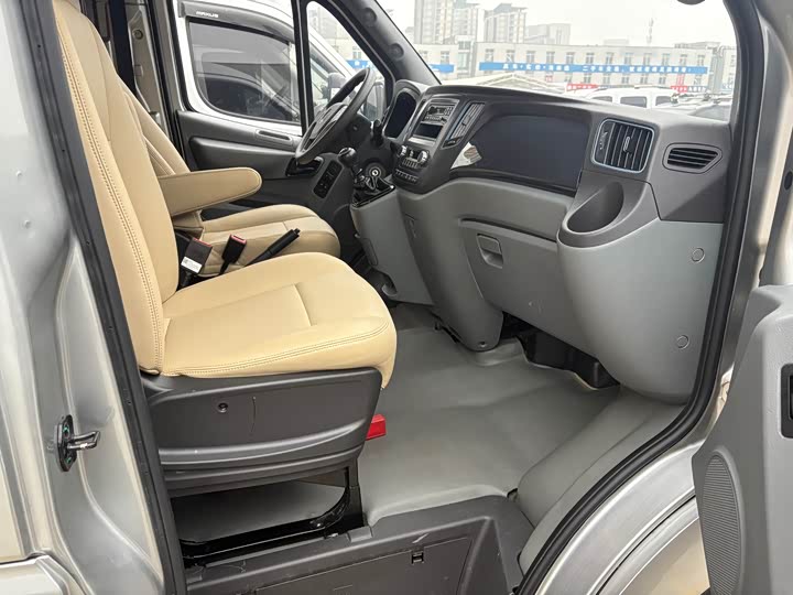 Foton Tuyano 2023 2023款 2.0T手动都市版短轴低顶后单胎5/6/9座专业版