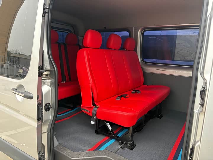 Foton Tuyano 2023 2023款 2.0T手动都市版短轴低顶后单胎5/6/9座专业版