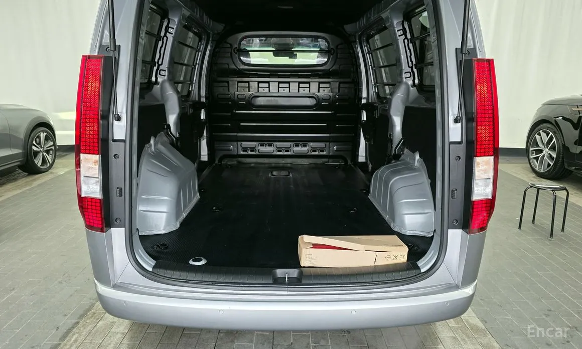 Hyundai Staria 2021 L3.5 Cargo 3-Seater