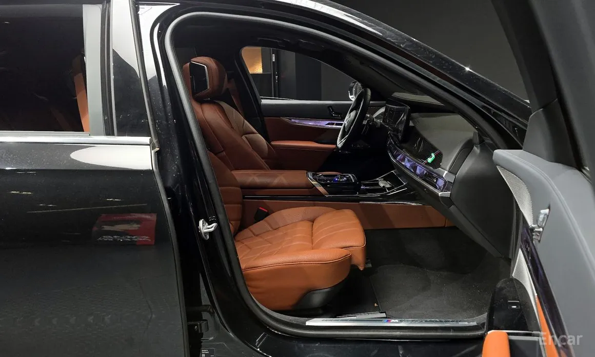 BMW 7 Series 2022 740i xDrive M Sport