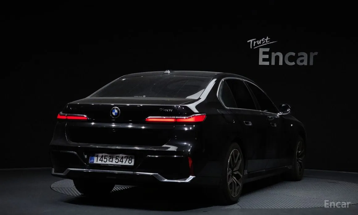 BMW 7 Series 2022 740i xDrive M Sport