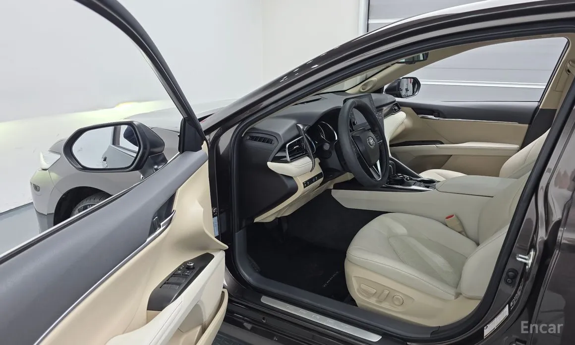 Toyota Camry 2017 2.5 XLE Hybrid