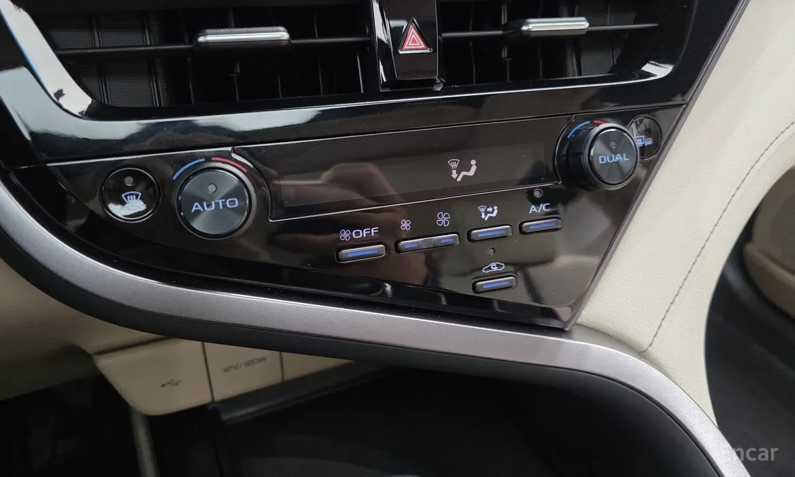 Toyota Camry 2017 2.5 XLE Hybrid