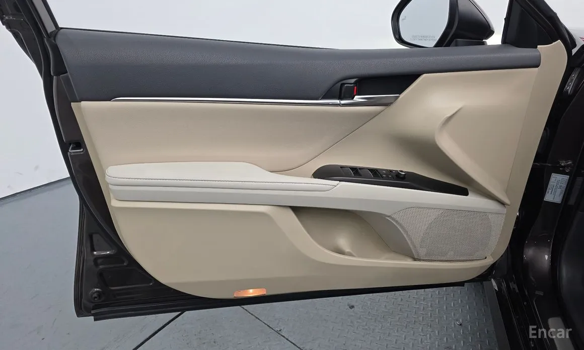 Toyota Camry 2017 2.5 XLE Hybrid