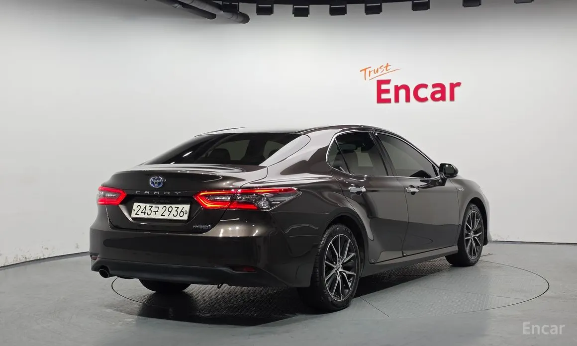 Toyota Camry 2017 2.5 XLE Hybrid