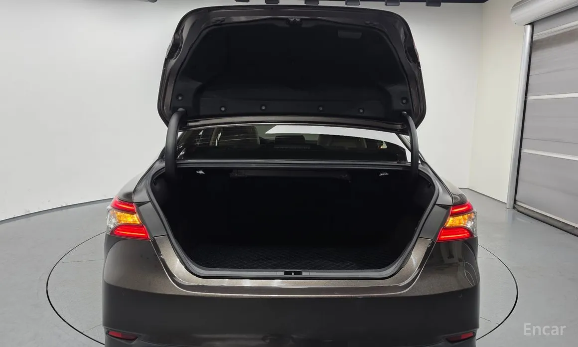 Toyota Camry 2017 2.5 XLE Hybrid