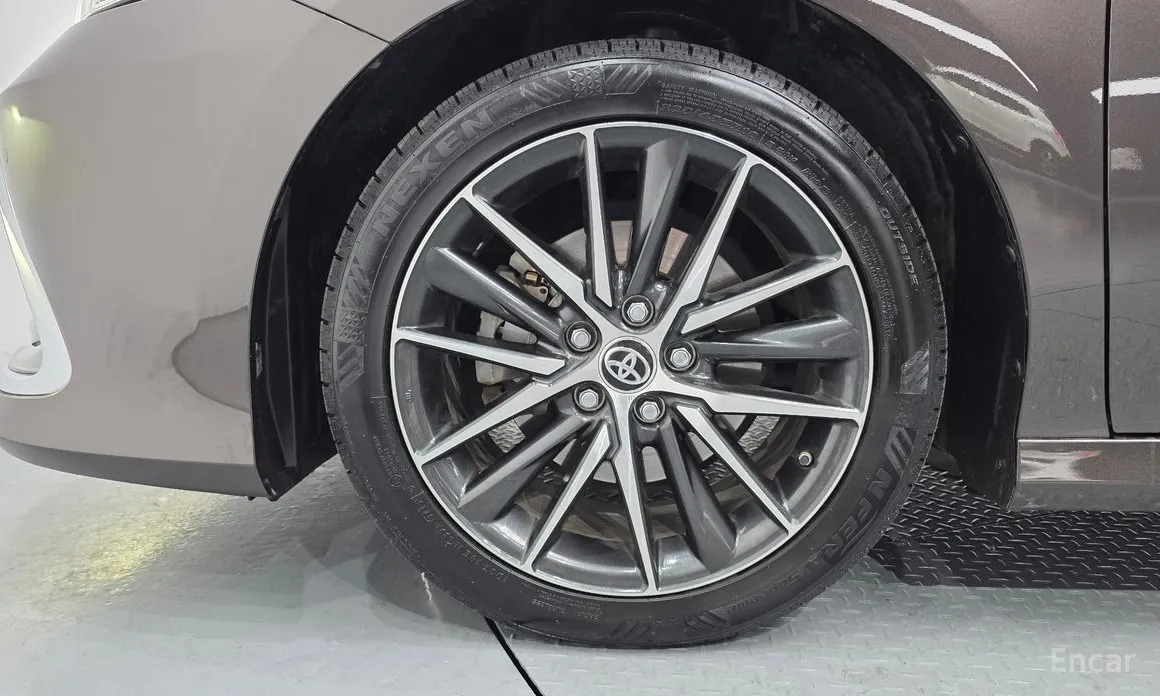 Toyota Camry 2017 2.5 XLE Hybrid