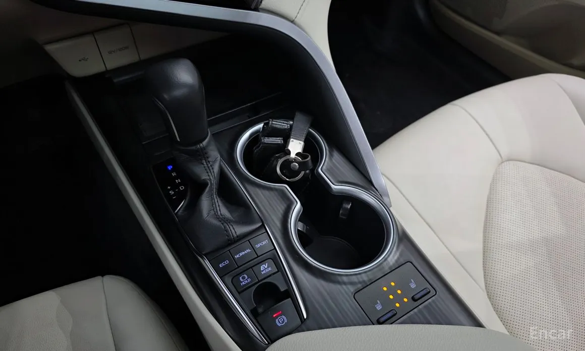 Toyota Camry 2017 2.5 XLE Hybrid