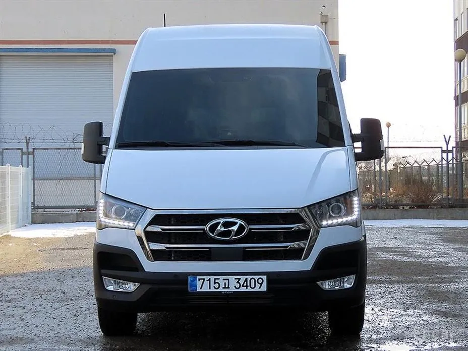 Hyundai Solati 2015 15-seater