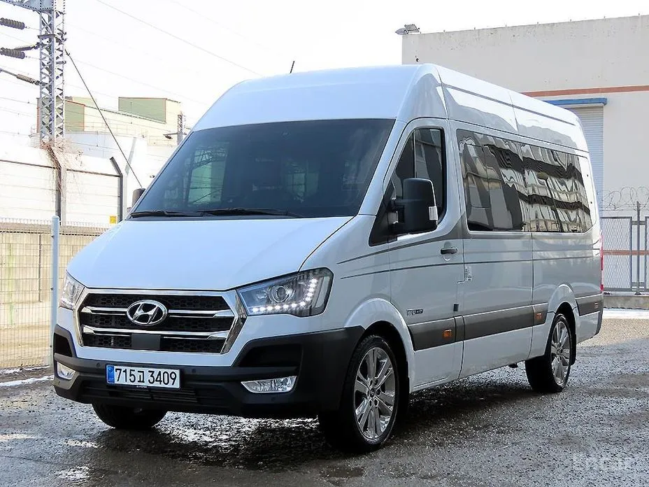 Hyundai Solati 2015 15-seater