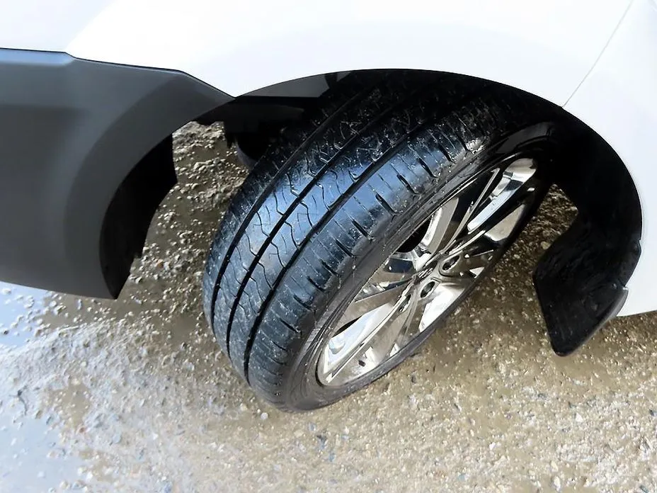 Hyundai Solati 2015 15-seater