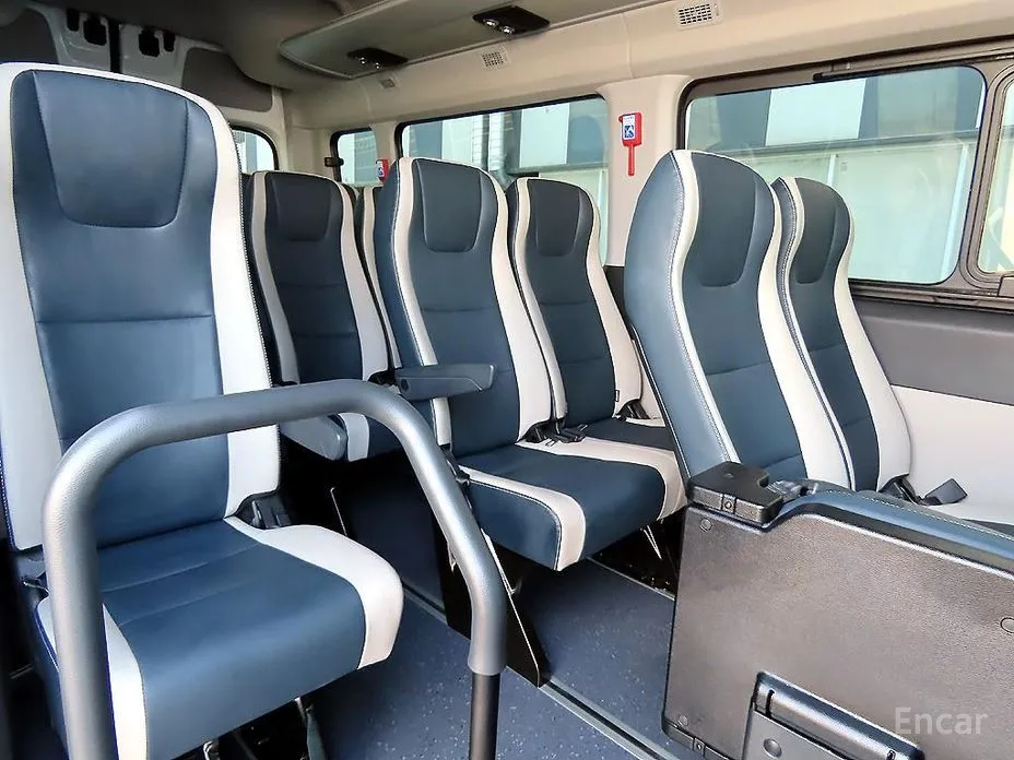 Hyundai Solati 2015 15-seater