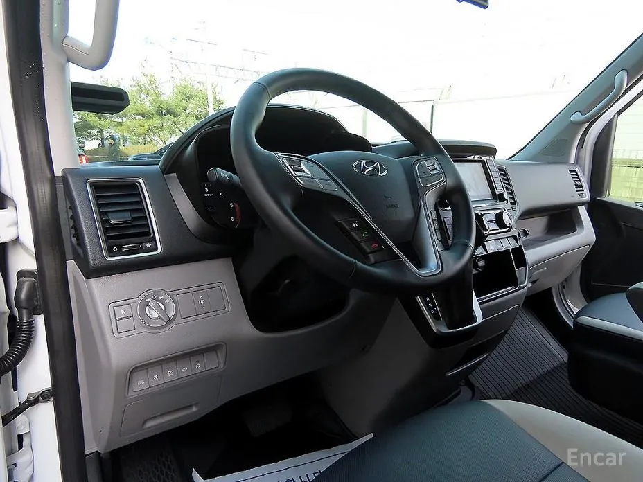 Hyundai Solati 2015 15-seater