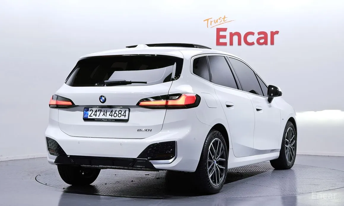 BMW 2 Series 2022 220i M Sport Design