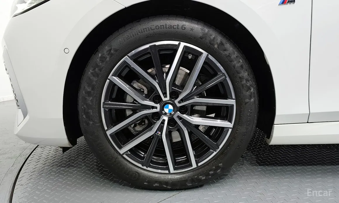 BMW 2 Series 2022 220i M Sport Design