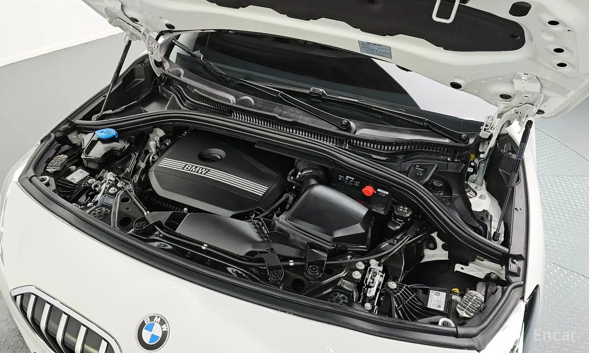 BMW 2 Series 2022 220i M Sport Design