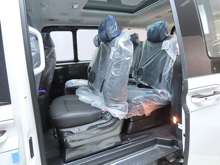 Hyundai Staria 2021 4WD Lounge 9-Seater
