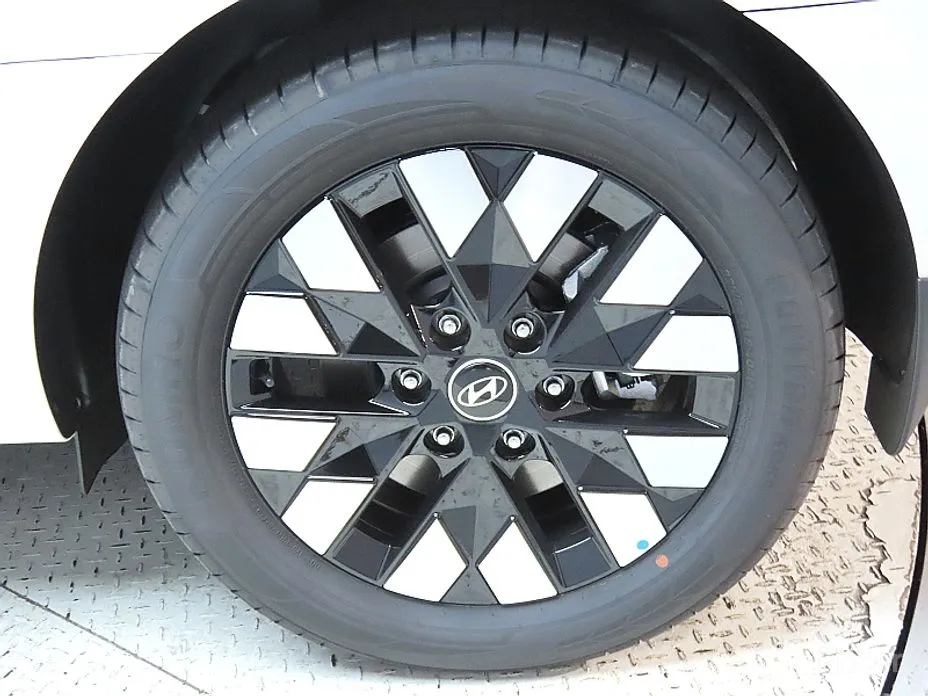 Hyundai Staria 2021 4WD Lounge 9-Seater