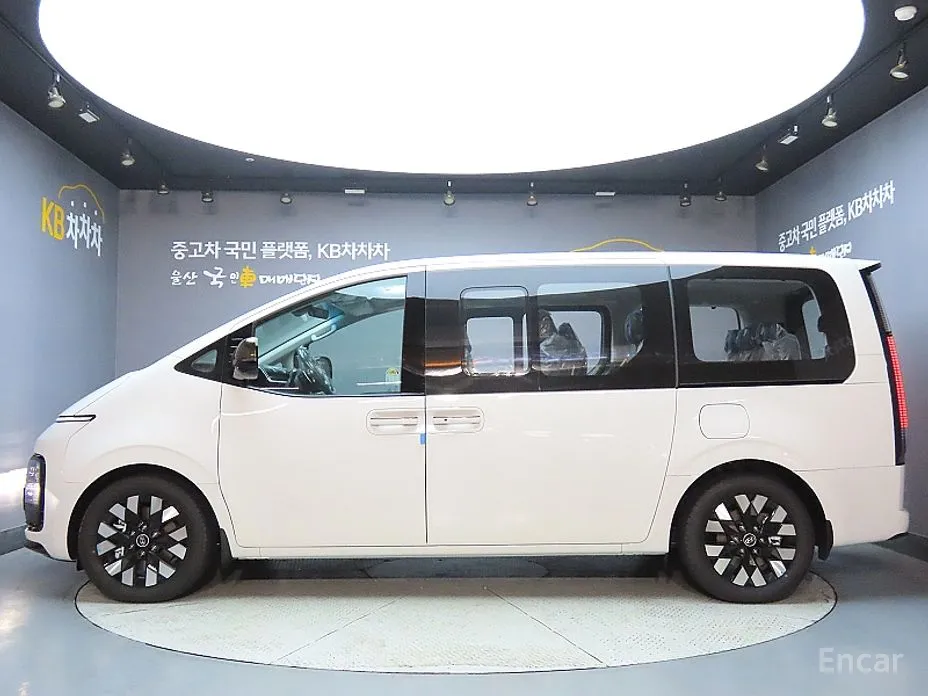 Hyundai Staria 2021 4WD Lounge 9-Seater