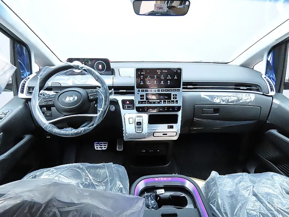 Hyundai Staria 2021 4WD Lounge 9-Seater