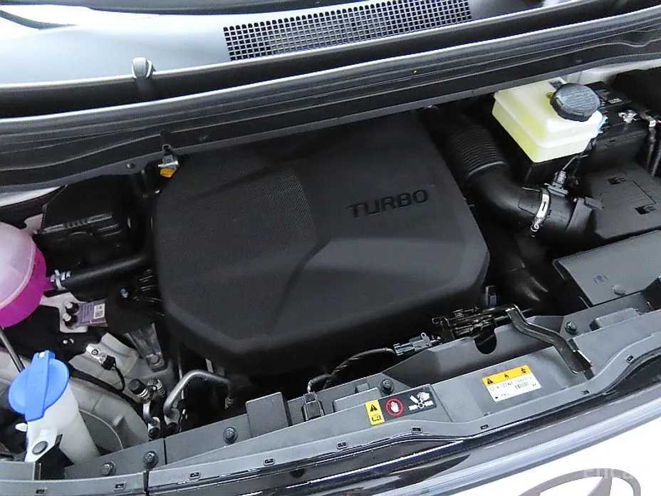 Hyundai Staria 2021 4WD Lounge 9-Seater