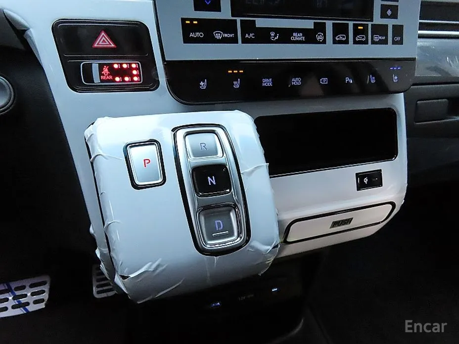 Hyundai Staria 2021 4WD Lounge 9-Seater