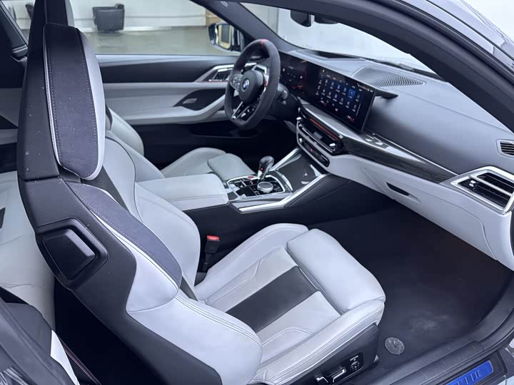 BMW M4 2024 2024款 M4双门轿跑车 雷霆版