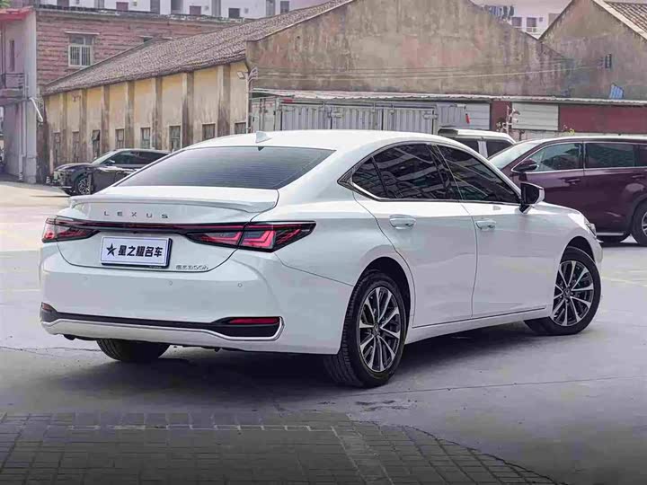 Lexus ES 2025 2025款 300h 臻享版