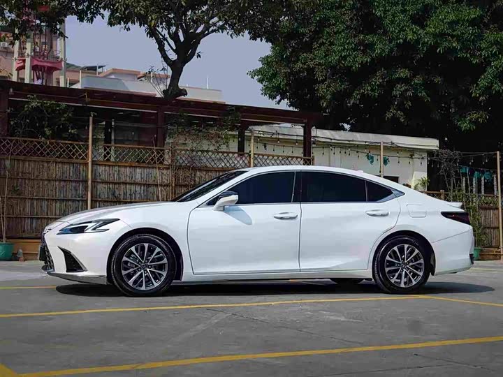 Lexus ES 2025 2025款 300h 臻享版