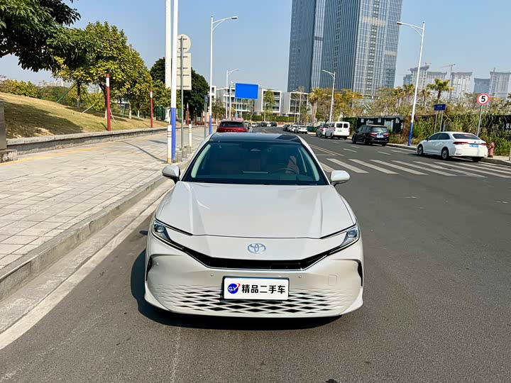 Toyota Camry 2024 2024款 双擎 2.0HG 尊贵版