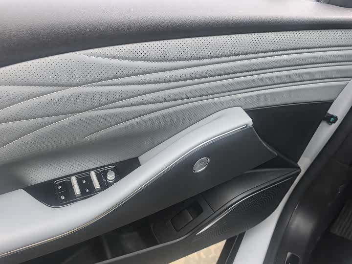 Geely Galaxy E8 2024 2024款 550km 后驱PRO