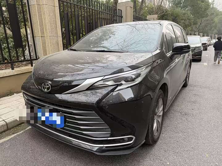 Toyota Sienna 2024 2024款 2.5L混动 四驱尊贵版