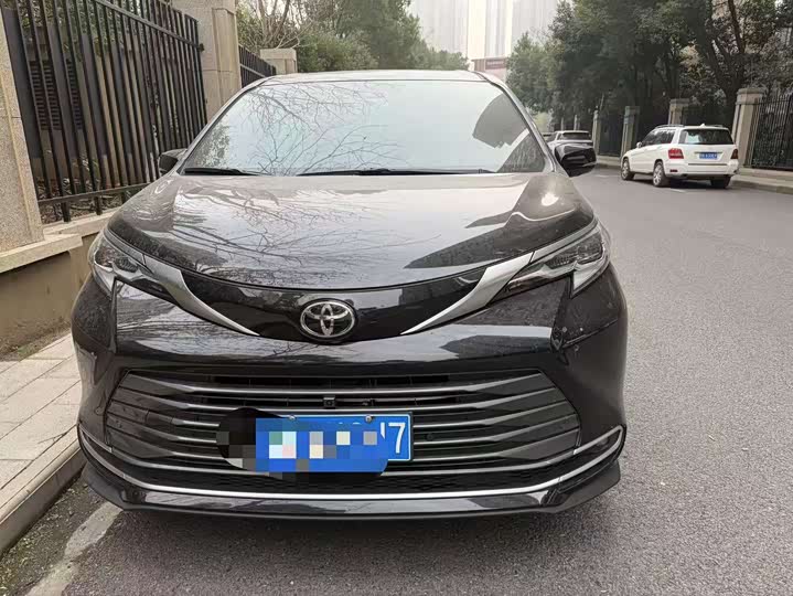 Toyota Sienna 2024 2024款 2.5L混动 四驱尊贵版