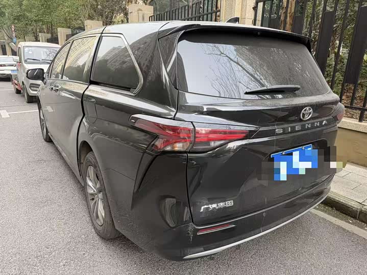 Toyota Sienna 2024 2024款 2.5L混动 四驱尊贵版