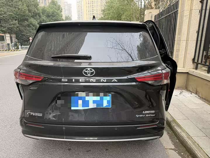 Toyota Sienna 2024 2024款 2.5L混动 四驱尊贵版