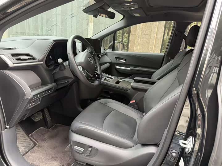 Toyota Sienna 2024 2024款 2.5L混动 四驱尊贵版