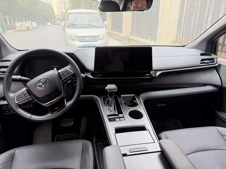 Toyota Sienna 2024 2024款 2.5L混动 四驱尊贵版