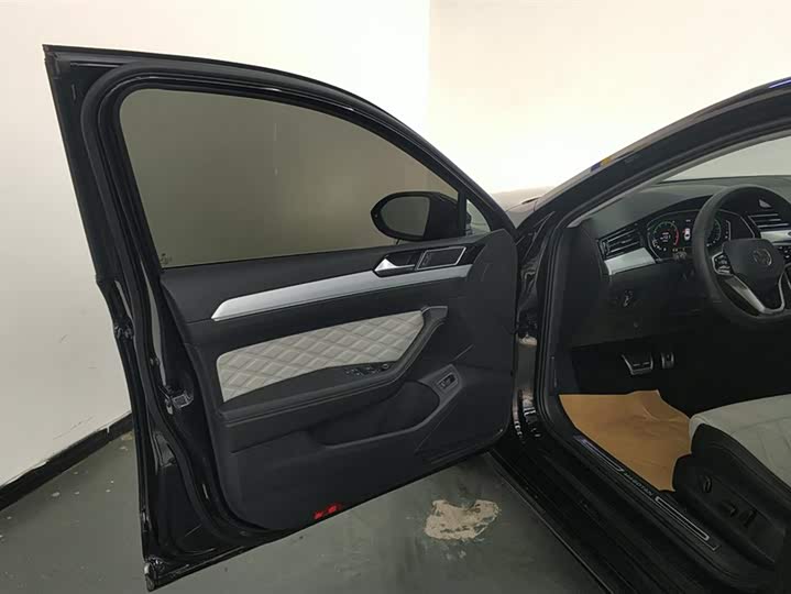 Volkswagen Magotan 2025 2025款 众享款 330TSI DSG豪华型