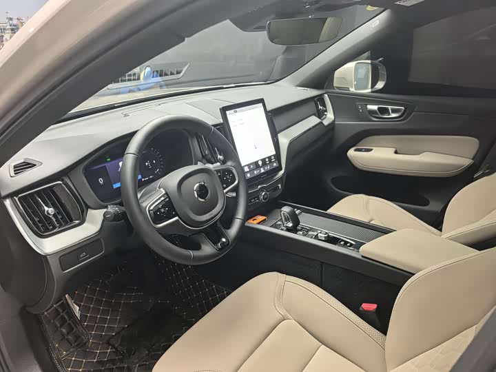 Volvo XC60 2026 2026款 B5 四驱智逸豪华版