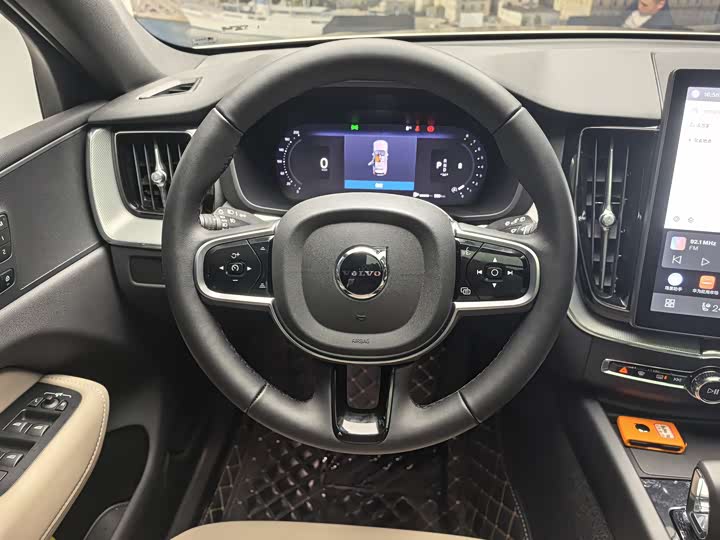 Volvo XC60 2026 2026款 B5 四驱智逸豪华版