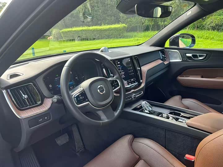 Volvo XC60 Hybrid 2025 2025款 插电式混动 长续航四驱智雅豪华版