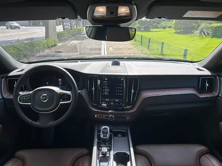 Volvo XC60 Hybrid 2025 2025款 插电式混动 长续航四驱智雅豪华版