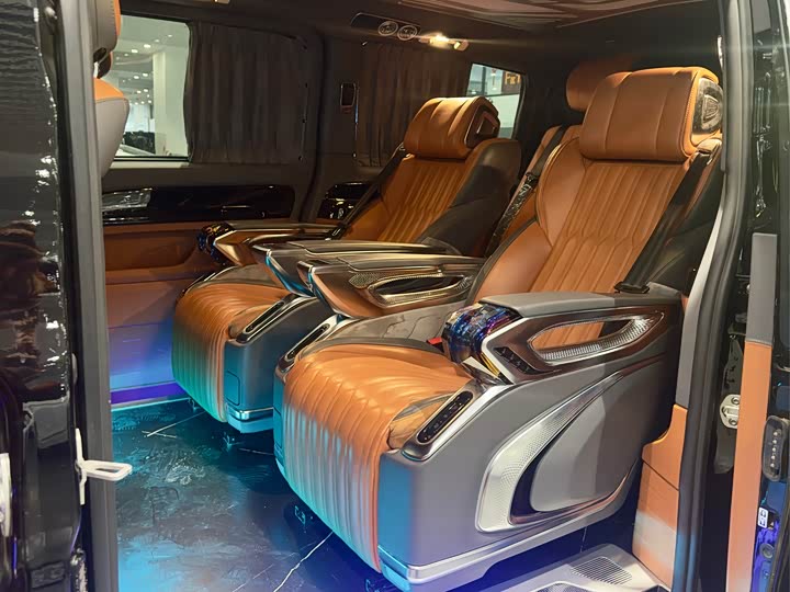 Mercedes-Benz Vito 2024 2024款 2.0T 商务版 7座