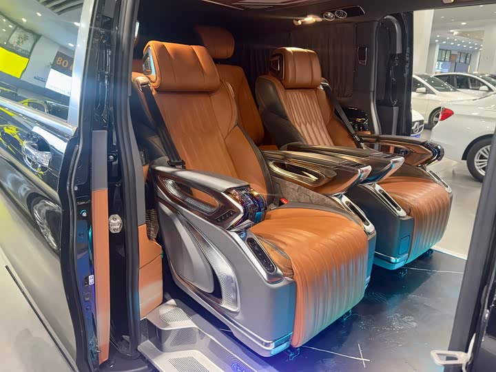 Mercedes-Benz Vito 2024 2024款 2.0T 商务版 7座