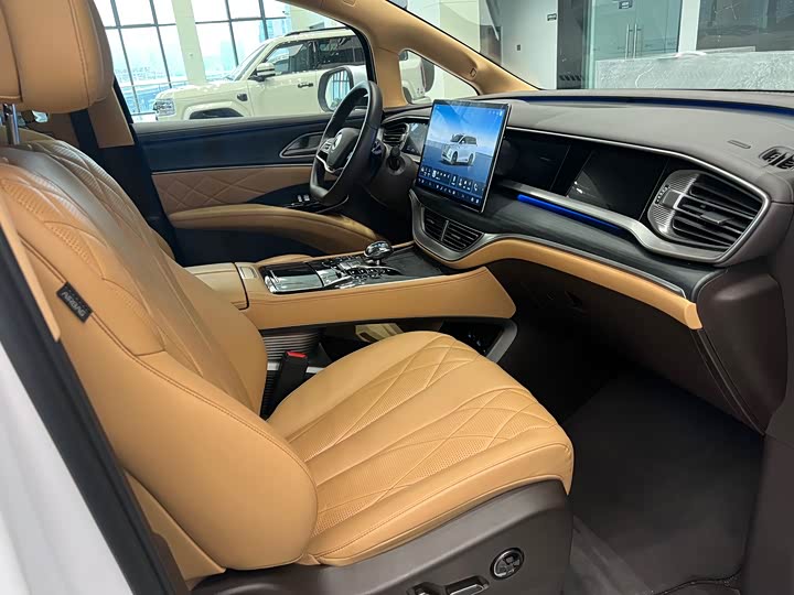 Denza D9 2025 2025款 DM-i 智驾版 1020 四驱旗舰型