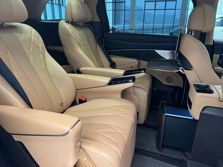 Denza D9 2025 2025款 DM-i 智驾版 1020 四驱旗舰型