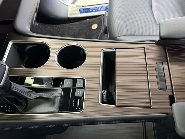 Toyota Granvia 2024 2024款 2.5L混动 尊贵PLUS版