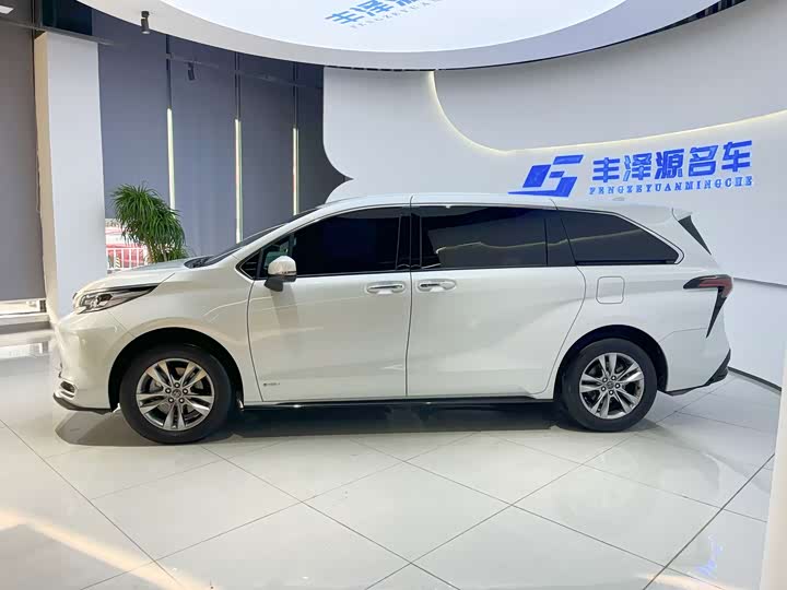 Toyota Sienna 2024 2024款 2.5L混动 四驱尊贵版