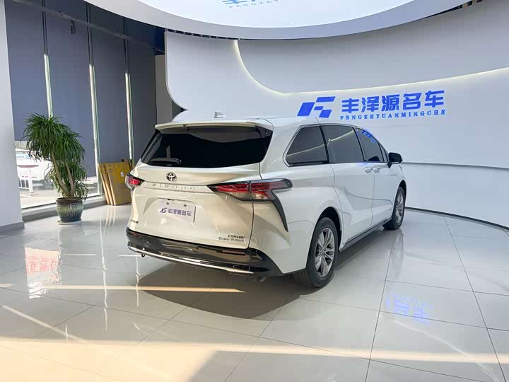 Toyota Sienna 2024 2024款 2.5L混动 四驱尊贵版